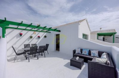 Newly renovated frontline apartment with great views in Costa Teguise