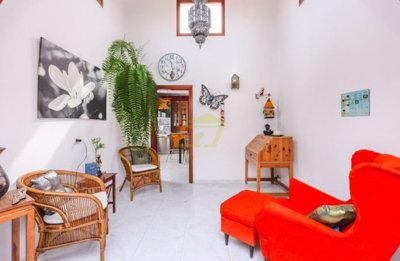 Beautiful villa with surrounding garden area in Tiagua