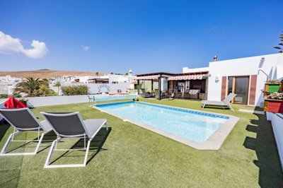 Luxury 3 bedroom villa with outstanding sea views in Playa Blanca