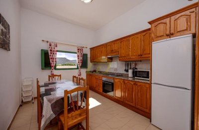 3 bedroom, 2 bathroom villa with garage in Máguez