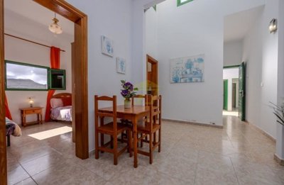 3 bedroom, 2 bathroom villa with garage in Máguez