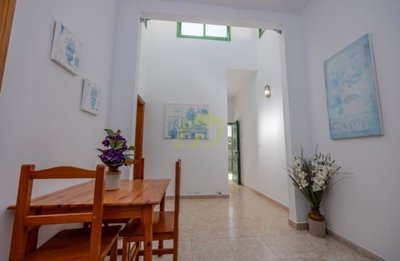 3 bedroom, 2 bathroom villa with garage in Máguez