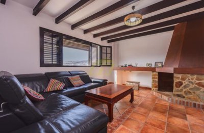 Beautiful 3-story villa in the tranquil village of Mala