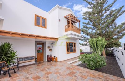 Incredible 5 bedroom villa with spectacular garden and outside space