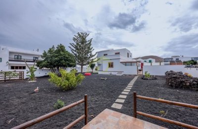 Incredible 5 bedroom villa with spectacular garden and outside space