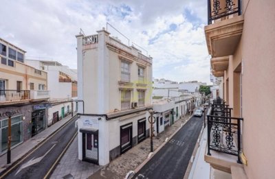 Spacious 4 bedroom 2 bathroom apartment in Arrecife