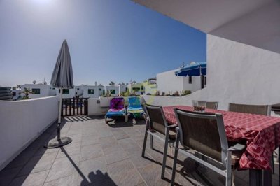 A beautiful 2 bedroom apartment with large south facing terrace and communal pool