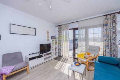 A beautiful 2 bedroom apartment with large south facing terrace and communal pool