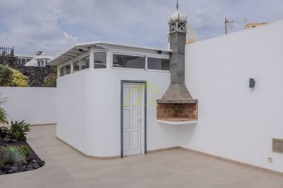 Stunning recently renovated villa in the town of Tias