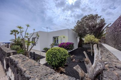 Stunning recently renovated villa in the town of Tias