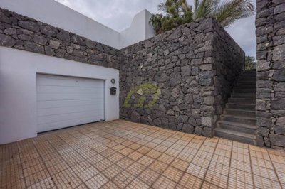 Stunning recently renovated villa in the town of Tias