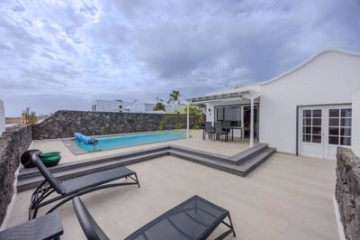 Stunning recently renovated villa in the town of Tias