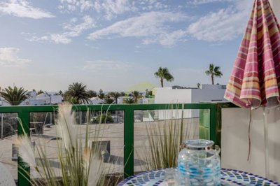 Beautiful apartment with pool and sea views in Matagorda