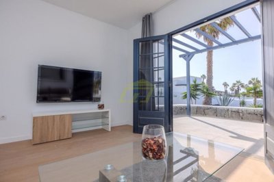 Front line bungalow with communal pool at Coral Beach in Playa Blanca