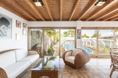 Turn key villa with stunning outdoor features in Playa Blanca