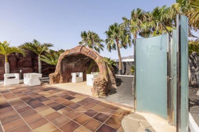 Turn key villa with stunning outdoor features in Playa Blanca