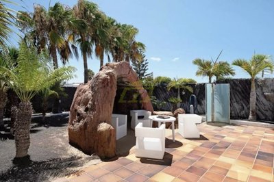 Turn key villa with stunning outdoor features in Playa Blanca