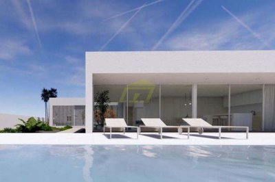 Land for sale with a project and licence to build a 3 bedroom luxury villa