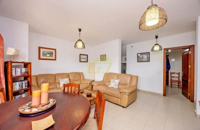 Well presented 2 bedroom villa with mountain views in Playa Blanca