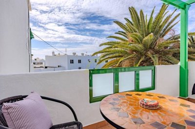 Fully renovated first floor apartment with communal pool in Puerto del Carmen