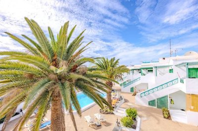 Fully renovated first floor apartment with communal pool in Puerto del Carmen