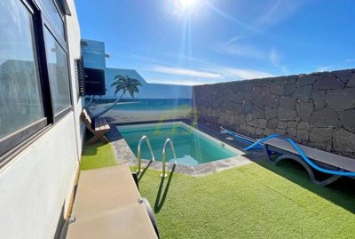 3 bedroom villa with private pool in Playa Blanca