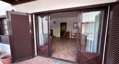 2 bedroom, 1 bathroom duplex with private parking in Costa Teguise