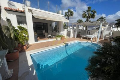 Charming corner villa in a sought after Playa Blanca complex