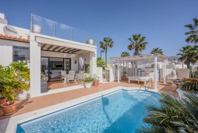 Charming corner villa in a sought after Playa Blanca complex