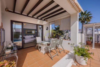 Charming corner villa in a sought after Playa Blanca complex