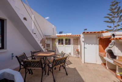 Charming corner villa in a sought after Playa Blanca complex