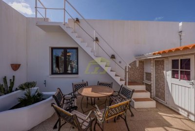 Charming corner villa in a sought after Playa Blanca complex