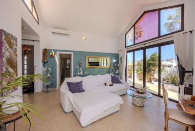 Charming corner villa in a sought after Playa Blanca complex