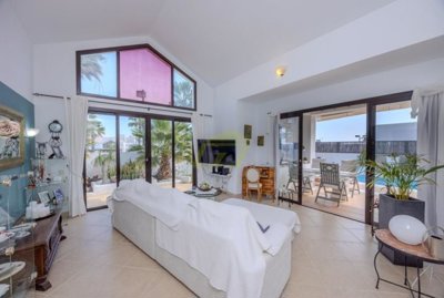 Charming corner villa in a sought after Playa Blanca complex