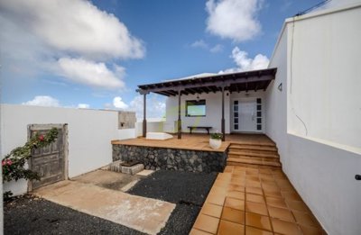 3 bedroom villa with private pool in Tinajo