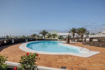 Sea views, privacy, and great facilities in Playa Blanca