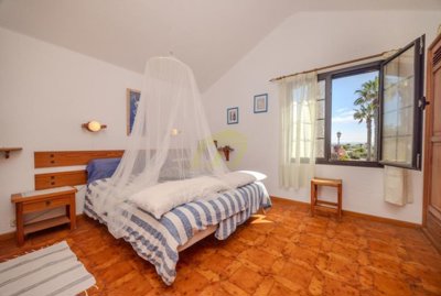 Sea views, privacy, and great facilities in Playa Blanca