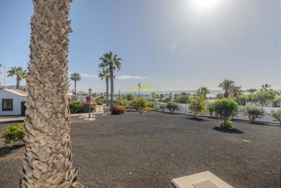 Sea views, privacy, and great facilities in Playa Blanca