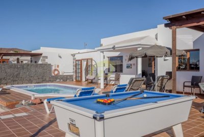 Amazing villa in prime complex with private heated pool