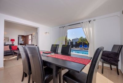 Amazing villa in prime complex with private heated pool