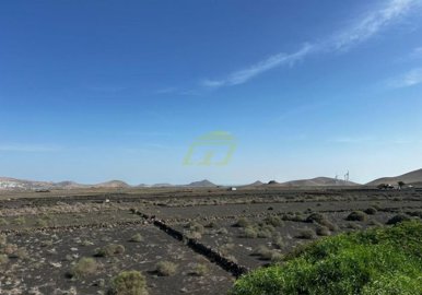 Rustic finca with beautiful views in San Bartolomé