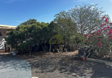 Rustic finca with beautiful views in San Bartolomé