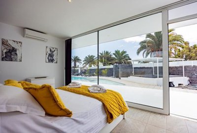 Discover your dream villa in Playa Blanca just steps from Marina Rubicón!