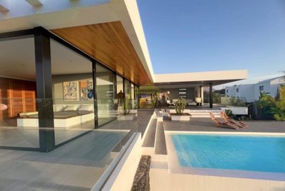 Modern villa in Las Breñas with 16m pool and stunning views