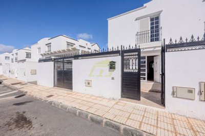 A beautiful semi detached house with outdoor space and driveway