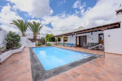 An incredible detached property with private pool in the Los Mojones area of Puerto del Carmen