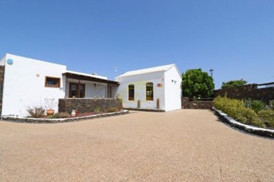 An incredible detached property with private pool in the Los Mojones area of Puerto del Carmen