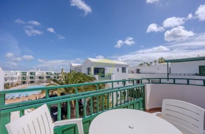 Spacious 2 bedroom apartment with communal pool in Costa Teguise