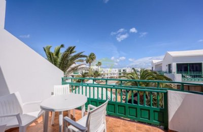 Spacious 2 bedroom apartment with communal pool in Costa Teguise