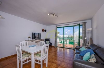 Spacious 2 bedroom apartment with communal pool in Costa Teguise